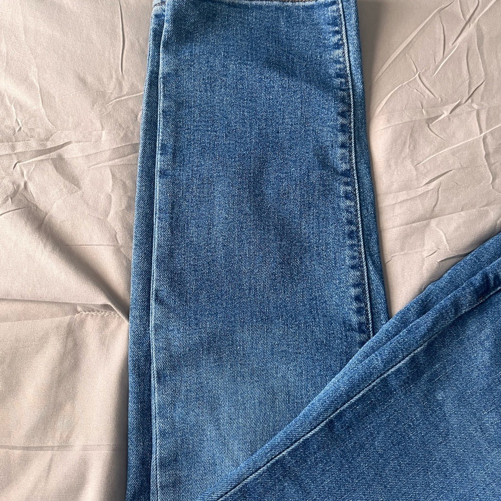 Levi's Classic Blue Jeans - Picture 14 of 16